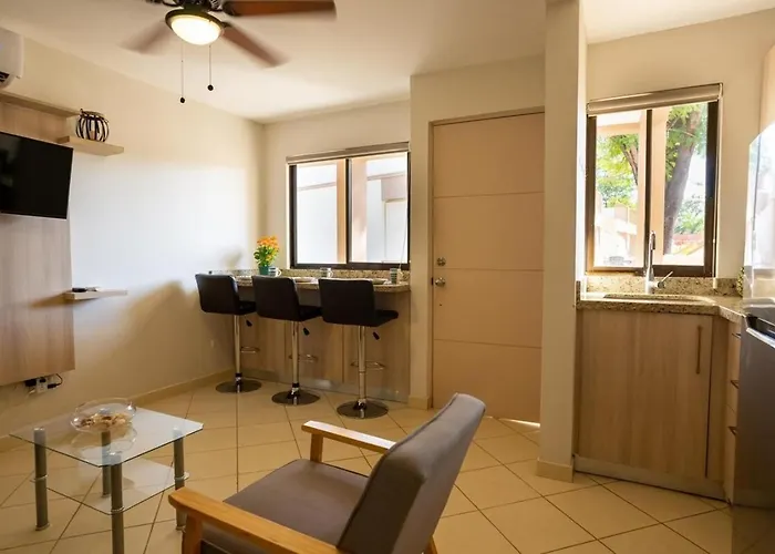 Parakeet Paradise 2nd Floor With Rooftop Сasa de vacaciones