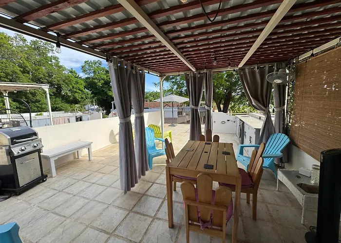 Parakeet Paradise 2nd Floor With Rooftop Vakantiehuis